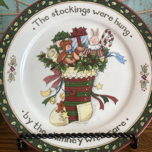 Portmeirion Susan Winget "A Christmas Story Stockings Were Hung Dessert Plate - Picture 2 of 6